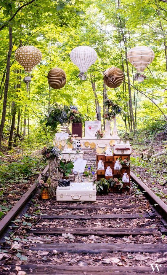 idees decor doree lanterne montgolfiere